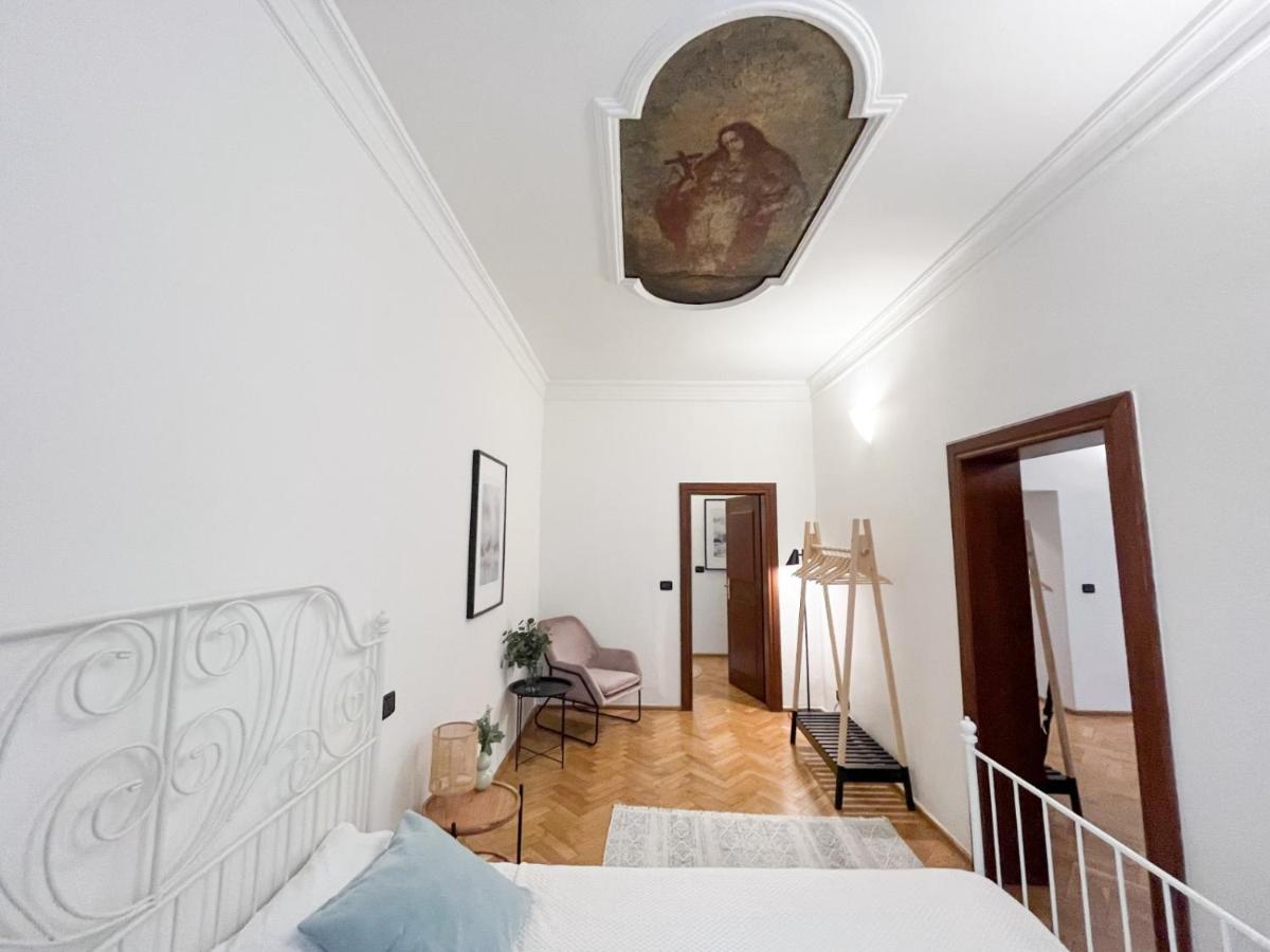 Best Price & Location - Historic Square Residency Прага Экстерьер фото
