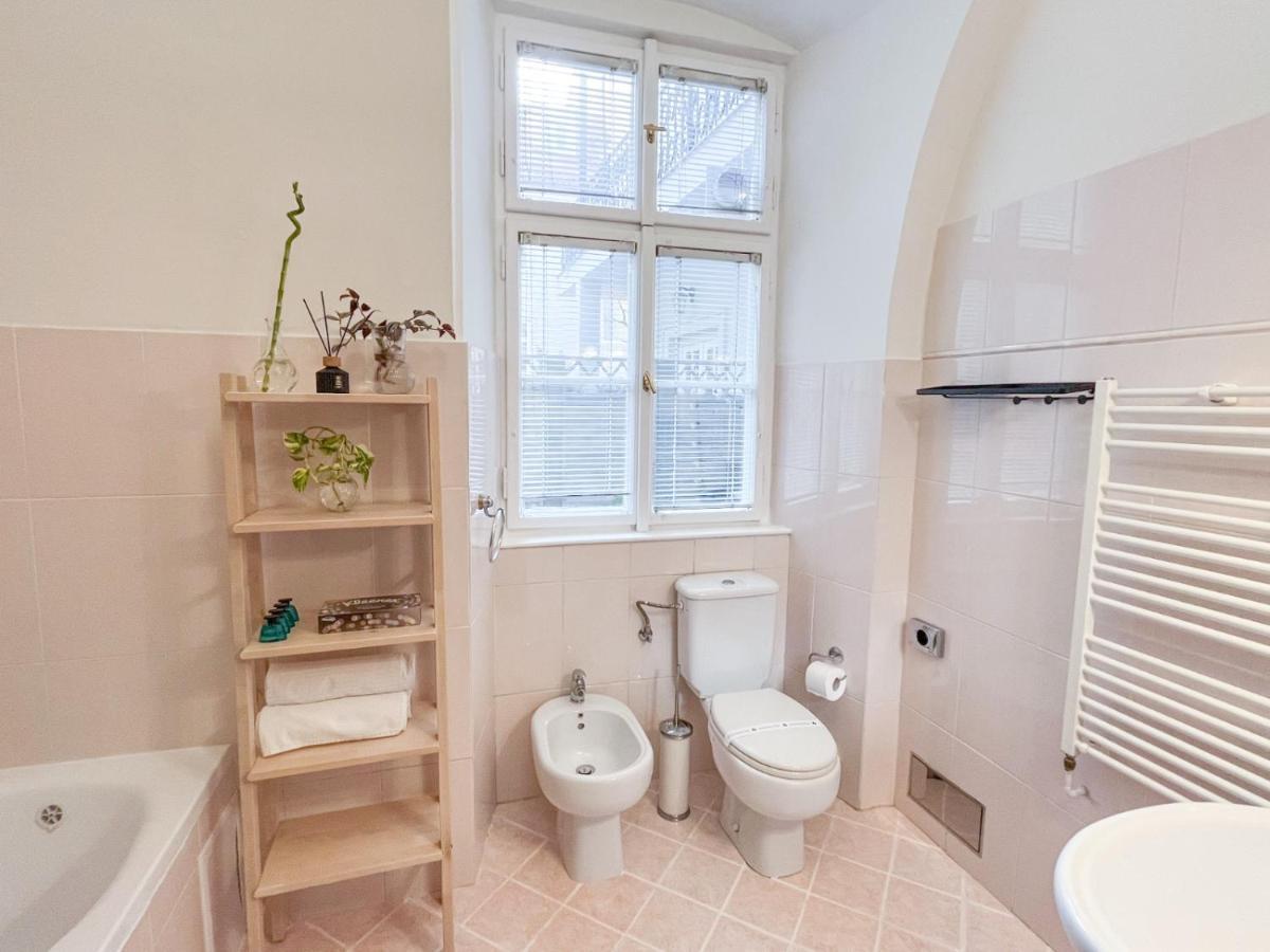 Best Price & Location - Historic Square Residency Прага Экстерьер фото