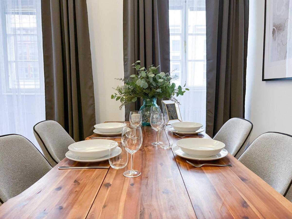 Best Price & Location - Historic Square Residency Прага Экстерьер фото