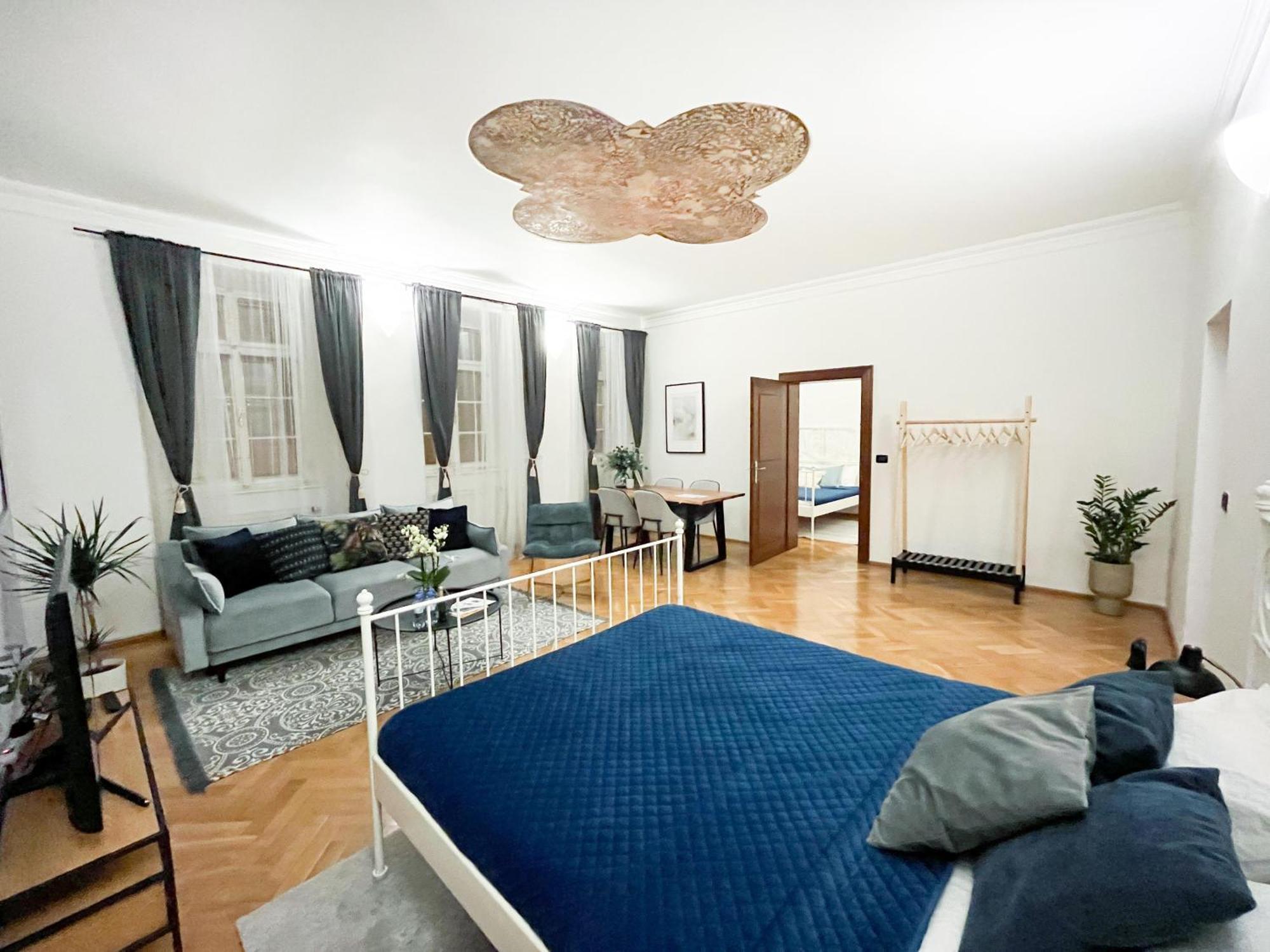 Best Price & Location - Historic Square Residency Прага Экстерьер фото