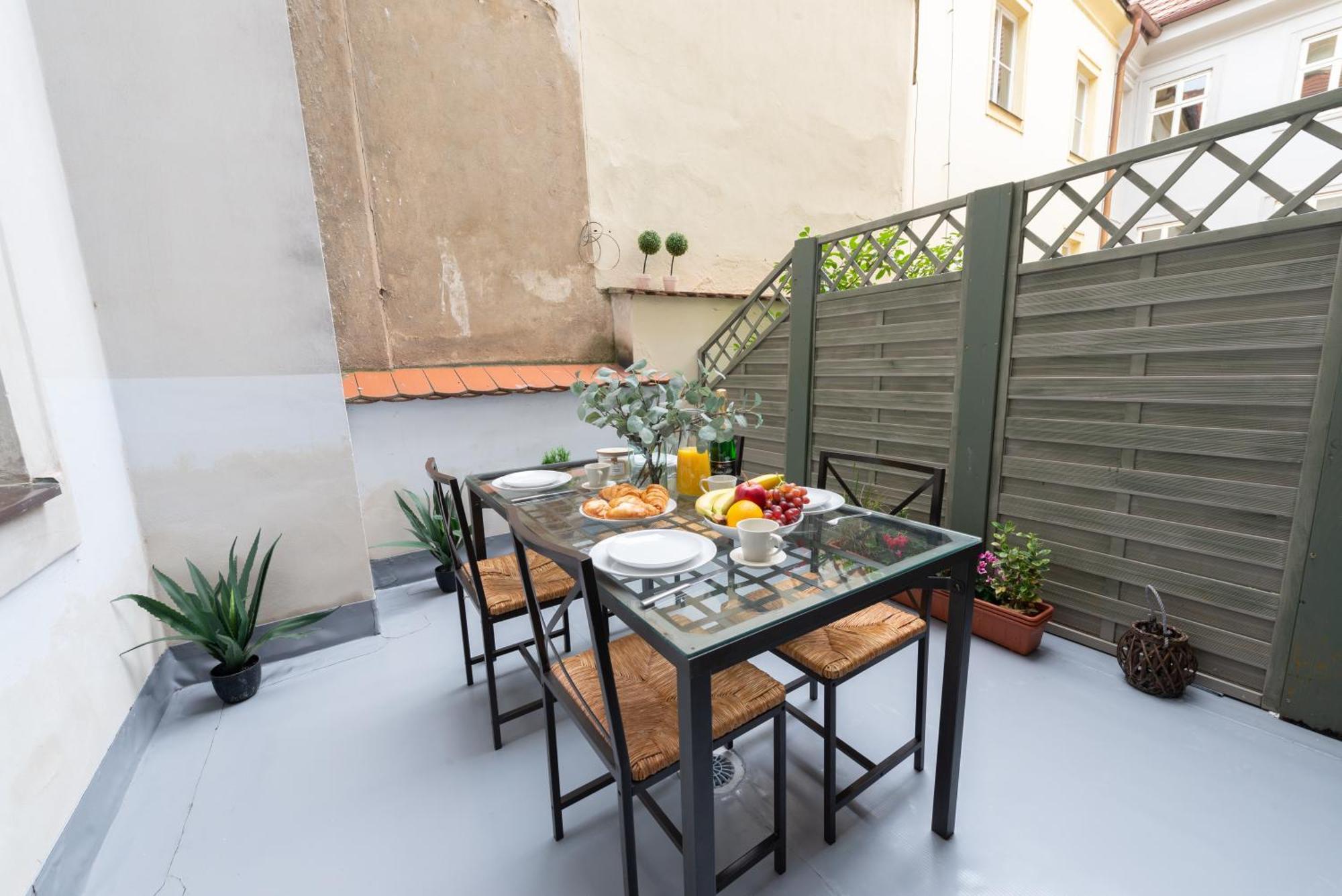 Best Price & Location - Historic Square Residency Прага Экстерьер фото